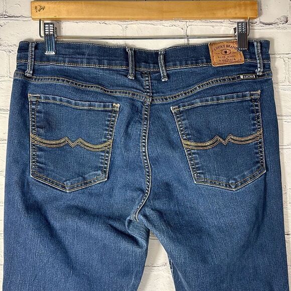 Lucky Brand Women’s Sweet Straight Jeans size 12/31 Ankle - Picture 4 of 8